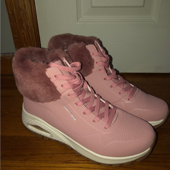 Women's Pink Fur-Lined Winter Boots - Picture 2 of 5